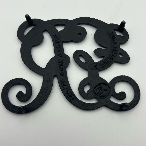 Virginia Metal Crafters Cast Iron King George footed trivet #CW10-9 - Picture 4 of 5